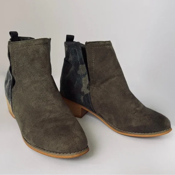 Stylish Olive Ankle Boots with Camouflage Detail - Picture 5 of 8